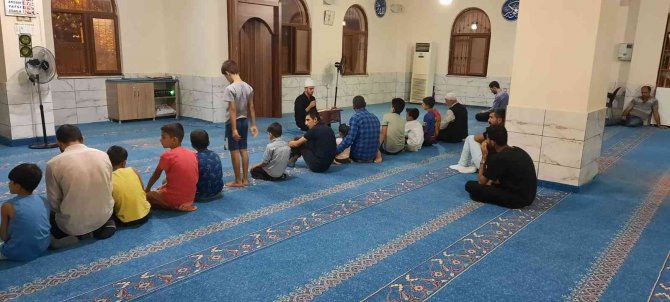 Diyarbakır İ̇l Müftüsü İ̇mamoğlu, Camide Çocuklarla Bir Araya Geldi