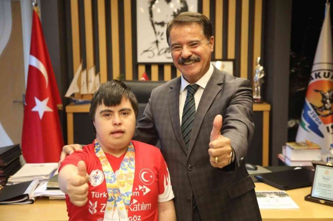 Başkan Deveci’den Milli Sporcu Öztankal’a Destek Sözü