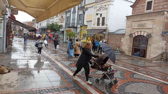 Edirne’de Kısa Süreli Etkili Olan Sağanak Zor Anlar Yaşattı