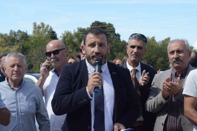 Aliağa’da Eğitim Sendikalarından, Öğretmene Karşı Tehdit Ve Hakarete Kınama