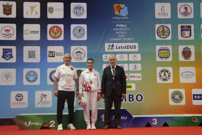 Omü’lü Sporculardan 1 Altın Ve 1 Gümüş Madalya