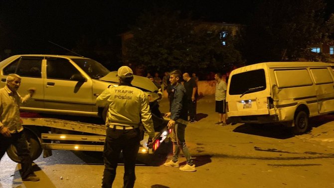 Erzincan’da Trafik Kazası: 3 Yaralı