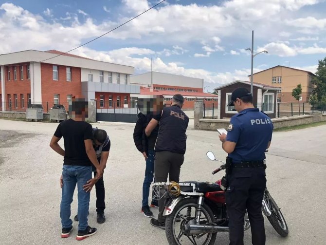 Okul Giriş Ve Çıkışlarında Sıkı Denetim