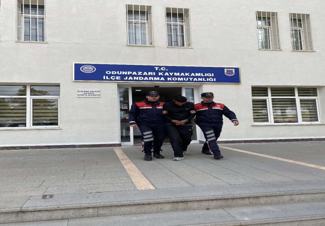 İ̇ş Yerinden Hırsızlık Yapan 3 Şüpheli Tutuklandı