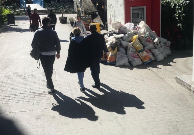 Adalar’a Duyarsızca Bırakılan Atık Birikintisi Tepki Çekti