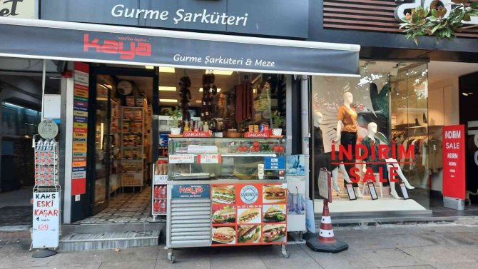 Fatih’te "Adım Adım" Hırsızlık Kamerada