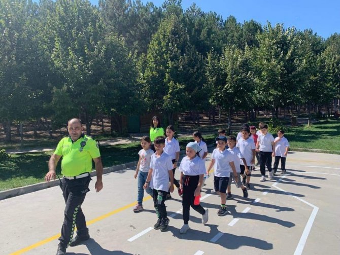 Gediz’de Öğrencilere Trafik Eğitimi