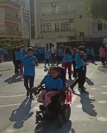 İ̇lk Defa Tahtaya Çıkmanın Heyecanını Yaşadı