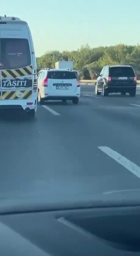 İ̇stanbul’da Makas Atan Sürücüler Kamerada