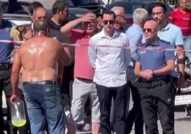 İ̇zmir’de Korku Dolu Anlar, Benzin Döküp Çocuklarını Yakmaya Kalkıştı