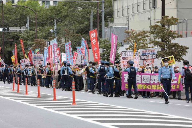Japonya’da Abe İçin Yapılacak Resmi Cenaze Töreni Protesto Edildi