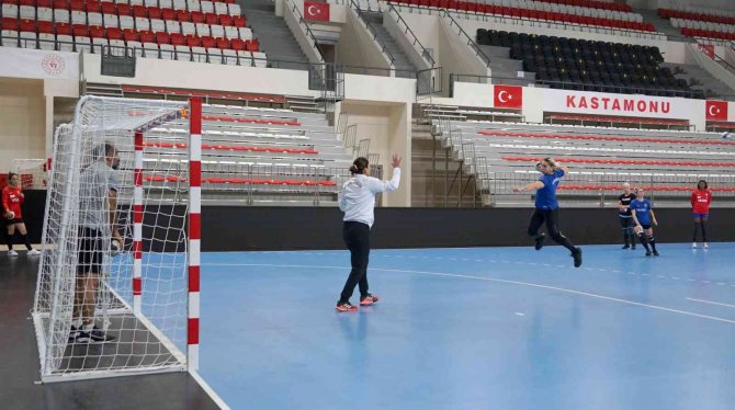 Kastamonu Belediyespor, Şampiyonlar Ligi Karşılaşmasında Galibiyeti Hedefliyor