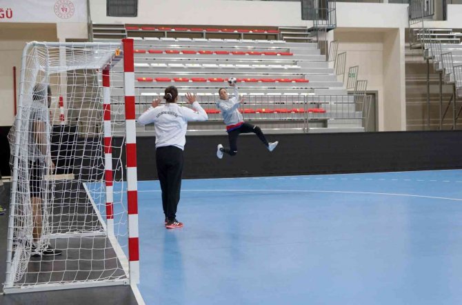 Kastamonu Belediyespor, Şampiyonlar Ligi Karşılaşmasında Galibiyeti Hedefliyor
