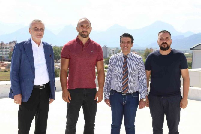 Başpehlivan Ali Gürbüz, Döşemealtı’na Transfer Oldu