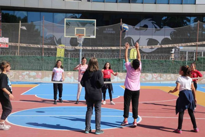 106 Okula Daha Basketbol Ve Voleybol Sahası Kazandırıldı