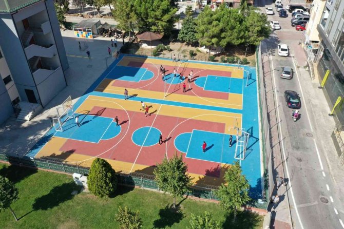 106 Okula Daha Basketbol Ve Voleybol Sahası Kazandırıldı
