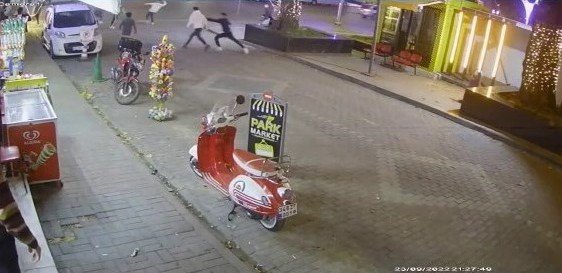 Şehrin Göbeğinde Onlarca Kişi Birbirine Girdi: 2 Yaralı, 4 Gözaltı