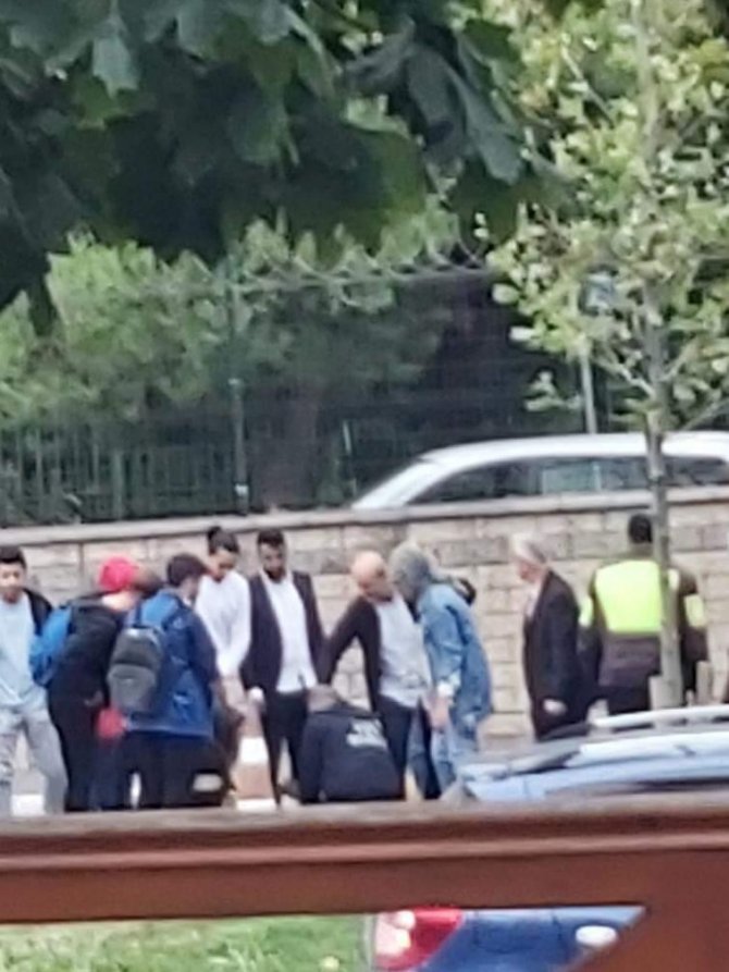 Küçükçekmece’de Yolun Karşısına Geçen İki Genç Kıza Araç Çarptı