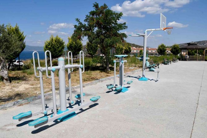 Kuşadası Belediyesi’nden Hastane Bahçesine Spor Alanı