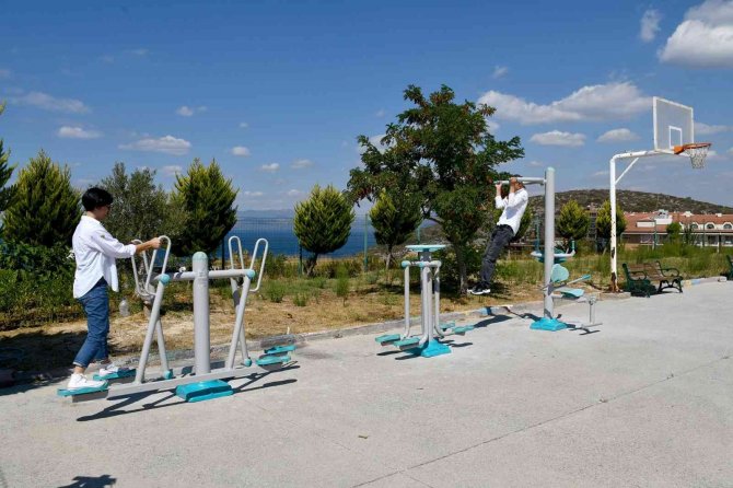 Kuşadası Belediyesi’nden Hastane Bahçesine Spor Alanı