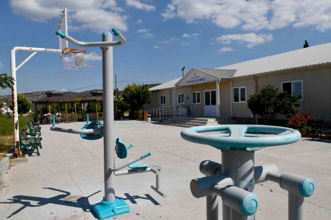 Kuşadası Belediyesi’nden Hastane Bahçesine Spor Alanı