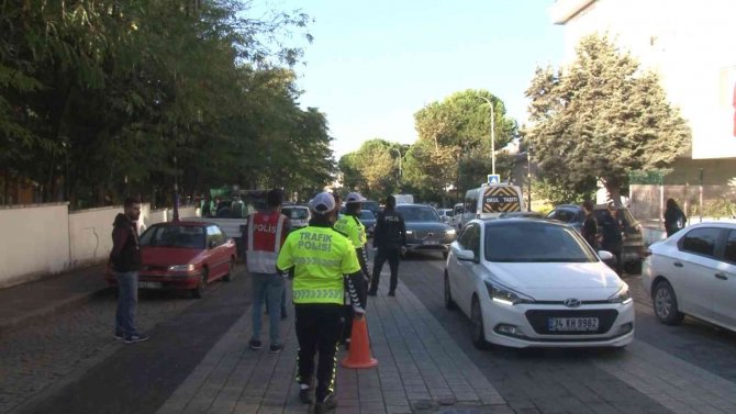 Maltepe’de Okul Önlerinde Denetim