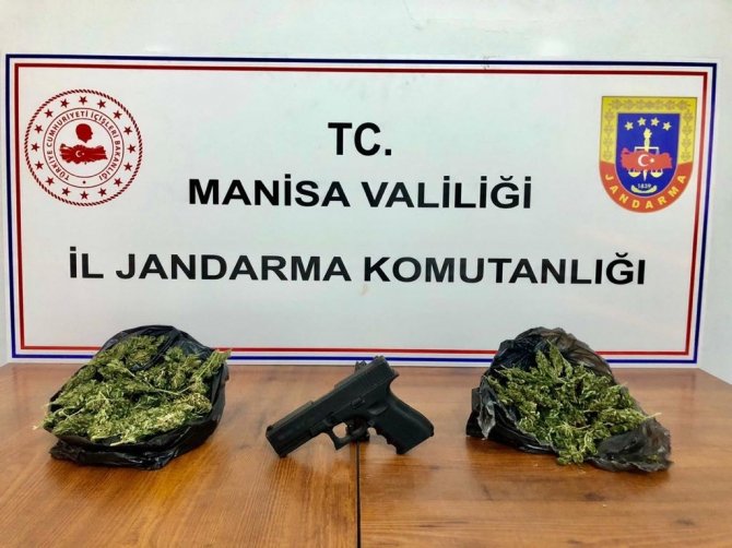 Manisa’da Eroin Ve Esrar Yakalandı: 3 Gözaltı