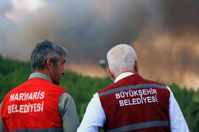 Muğla Büyükşehir Ekipleri Yangınlarda Aktif Görev Aldı