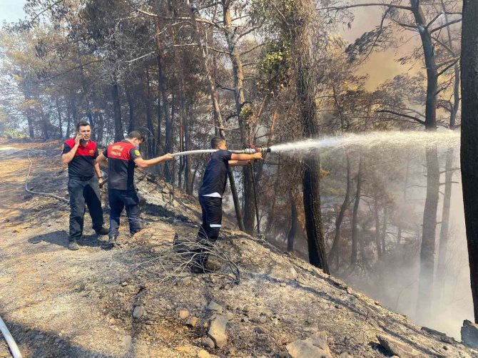 Muğla Büyükşehir Ekipleri Yangınlarda Aktif Görev Aldı