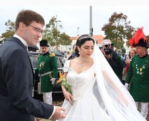 Almanya’da Veliaht Prens İle Evlenen Mersinli Hande Macit Düşes Oldu