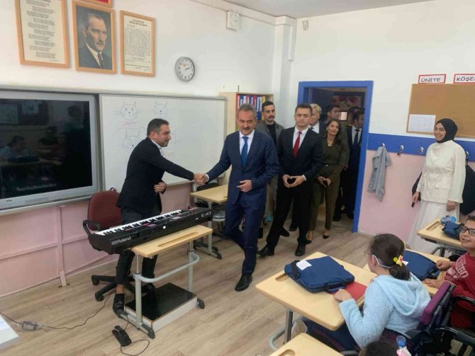 Milli Eğitim Bakanı Özer İlham Kaynağım Dediği ‘Asya’yı Ziyaret Etti