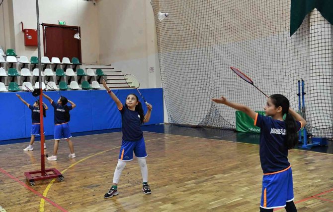 Osmangazi’de Geleceğin Badmintoncuları Yetişiyor
