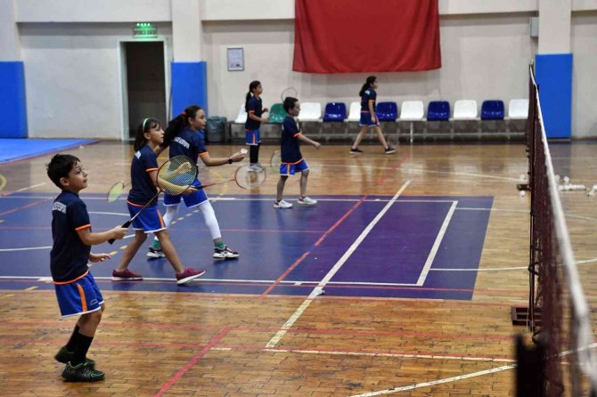 Osmangazi’de Geleceğin Badmintoncuları Yetişiyor
