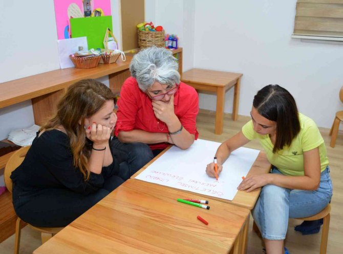 Bu Model İle Öğretmenler İstediği Semineri İstediği Eğitmenden Yüz Yüze Alabiliyor