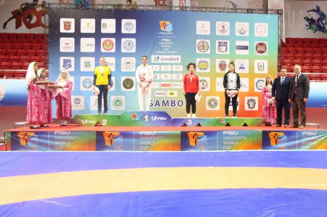 Omü’lü Sporculardan 1 Altın Ve 1 Gümüş Madalya