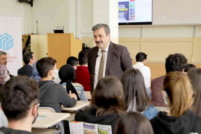 Bu Üniversitenin Öğrencileri Eğitime Doyacak