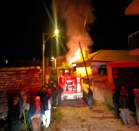 Tavşanlı’daki Yangında Bir Ev Kullanılamaz Hale Geldi
