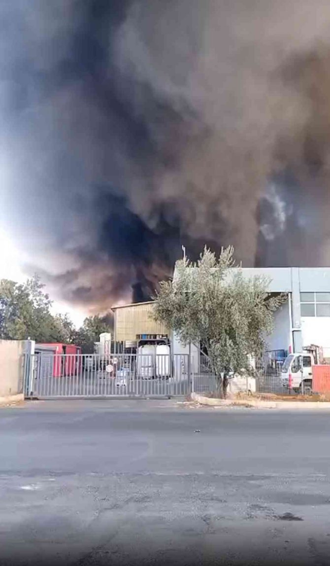 Torbalı’da Yatak Fabrikasında Yangın