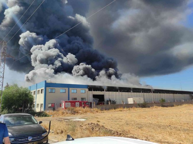 Torbalı’da Yatak Fabrikasında Yangın