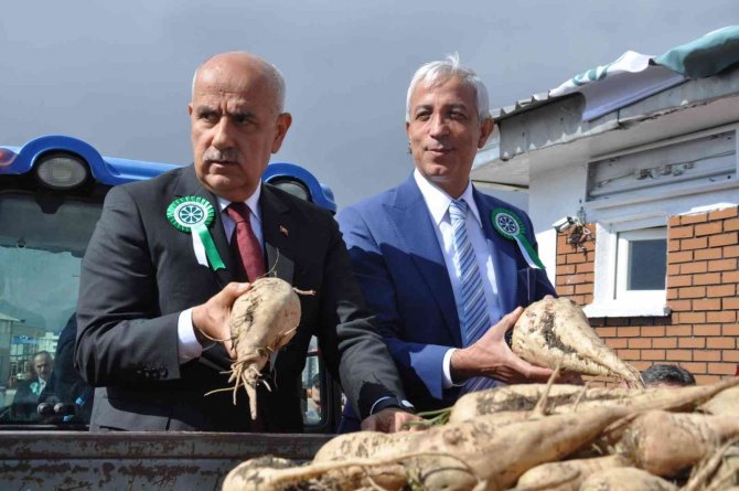 Bakan Kirişci, Şeker Fabrikası’nın 2022-2023 Pancar Alım Kampanyasında Müjdeyi Verdi