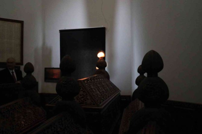 ’Işık Hadisesi’ni İzlemek İçin Vatandaşlar Meydana Akın Etti