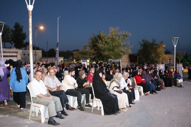 ’Işık Hadisesi’ni İzlemek İçin Vatandaşlar Meydana Akın Etti
