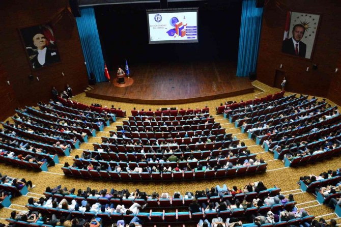 Uşak Üniversitesi’nde Yeni Öğrencilere Yönelik Oryantasyon Programı Düzenlendi