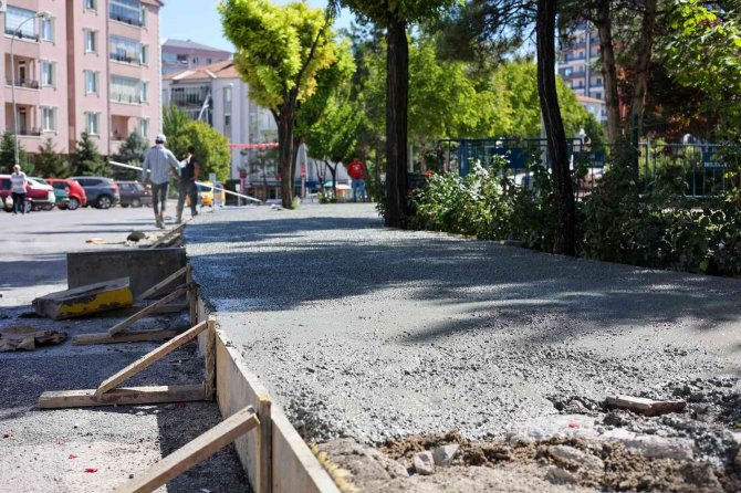 Uşaklının Uğrak Noktası Ata Park Yenileniyor