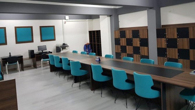 Van Büyükşehir Belediyesi 67 Okulun Öğretmenler Odasını Yeniliyor