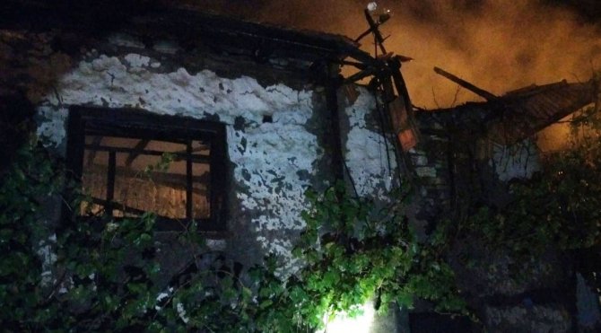 Tavşanlı’daki Yangında Bir Ev Kullanılamaz Hale Geldi