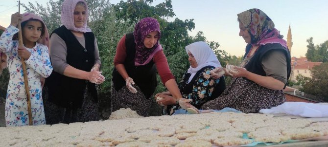 Yozgat’ta Kadınlar İmece Usulü Tarhana Yapımına Başladı