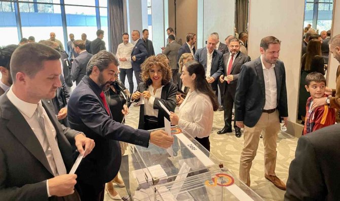 Gsyi̇ad’da İ̇brahim Hatipoğlu Yeniden Başkan Seçildi