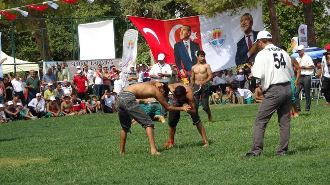 6. Geleneksel İ̇smet Atlı Karakucak Güreşleri Başladı