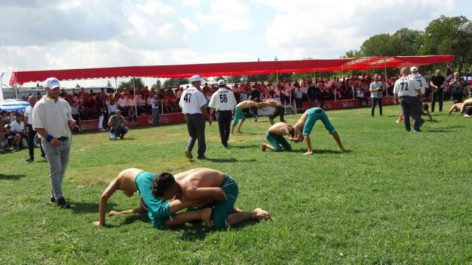 6. Geleneksel İ̇smet Atlı Karakucak Güreşleri Başladı